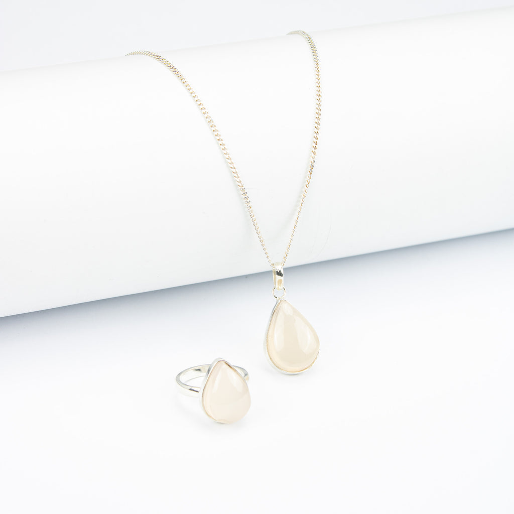 Cream Ivory Agate Jewelry Set in 925 Silver – Teardrop Pendant & Ring Set – Size 18 mm