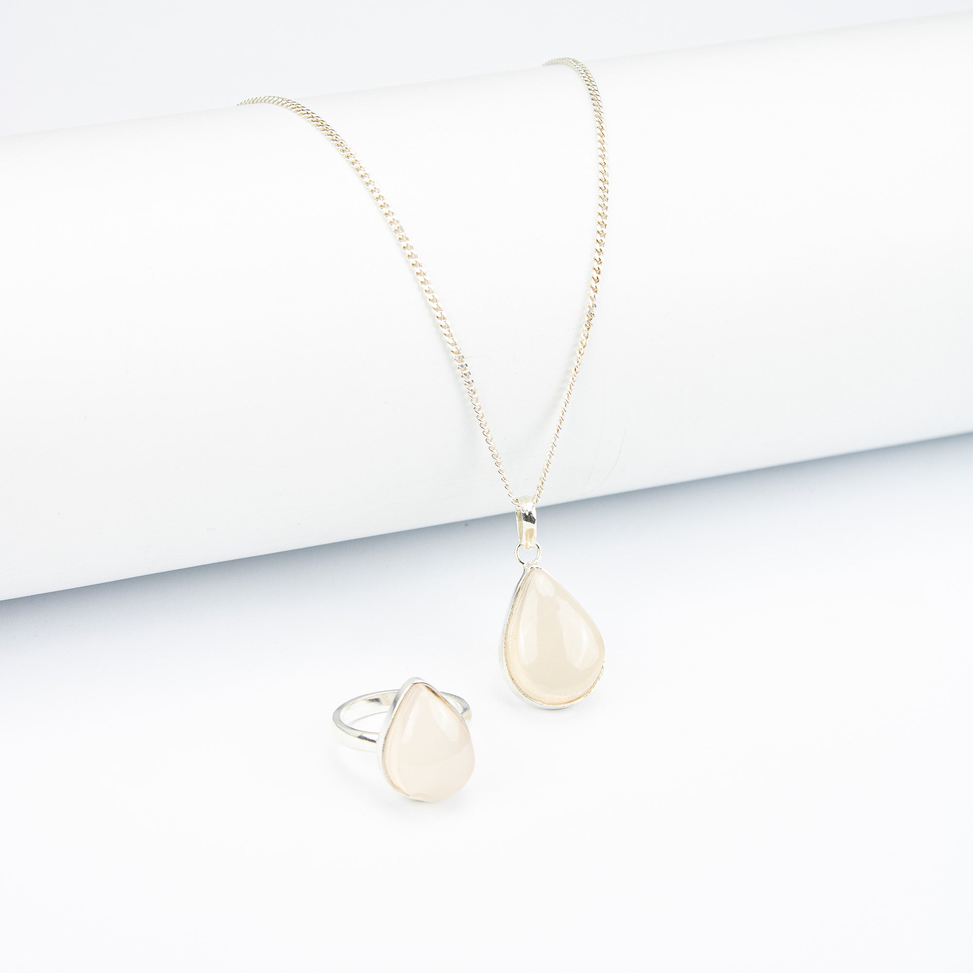 Cream Ivory Agate Jewelry Set in 925 Silver – Teardrop Pendant & Ring Set – Size 18 mm
