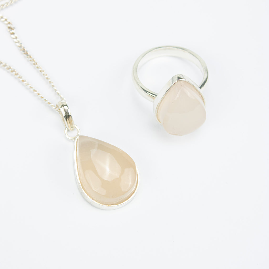 Cream Ivory Agate Jewelry Set in 925 Silver – Teardrop Pendant & Ring Set – Size 18 mm