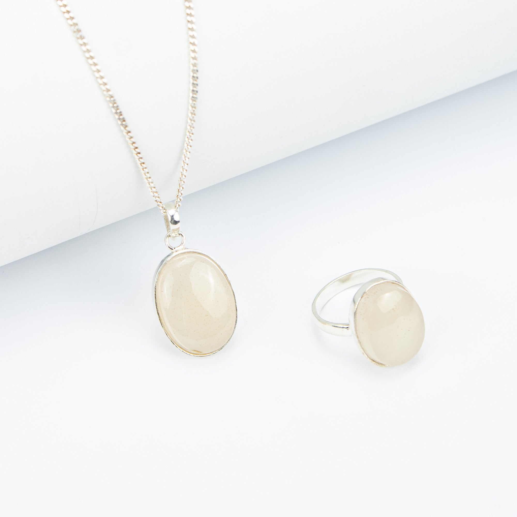 Afghan White Agate Jewelry Set in 925 Silver – Oval Pendant & Ring Set – Size 18 mm