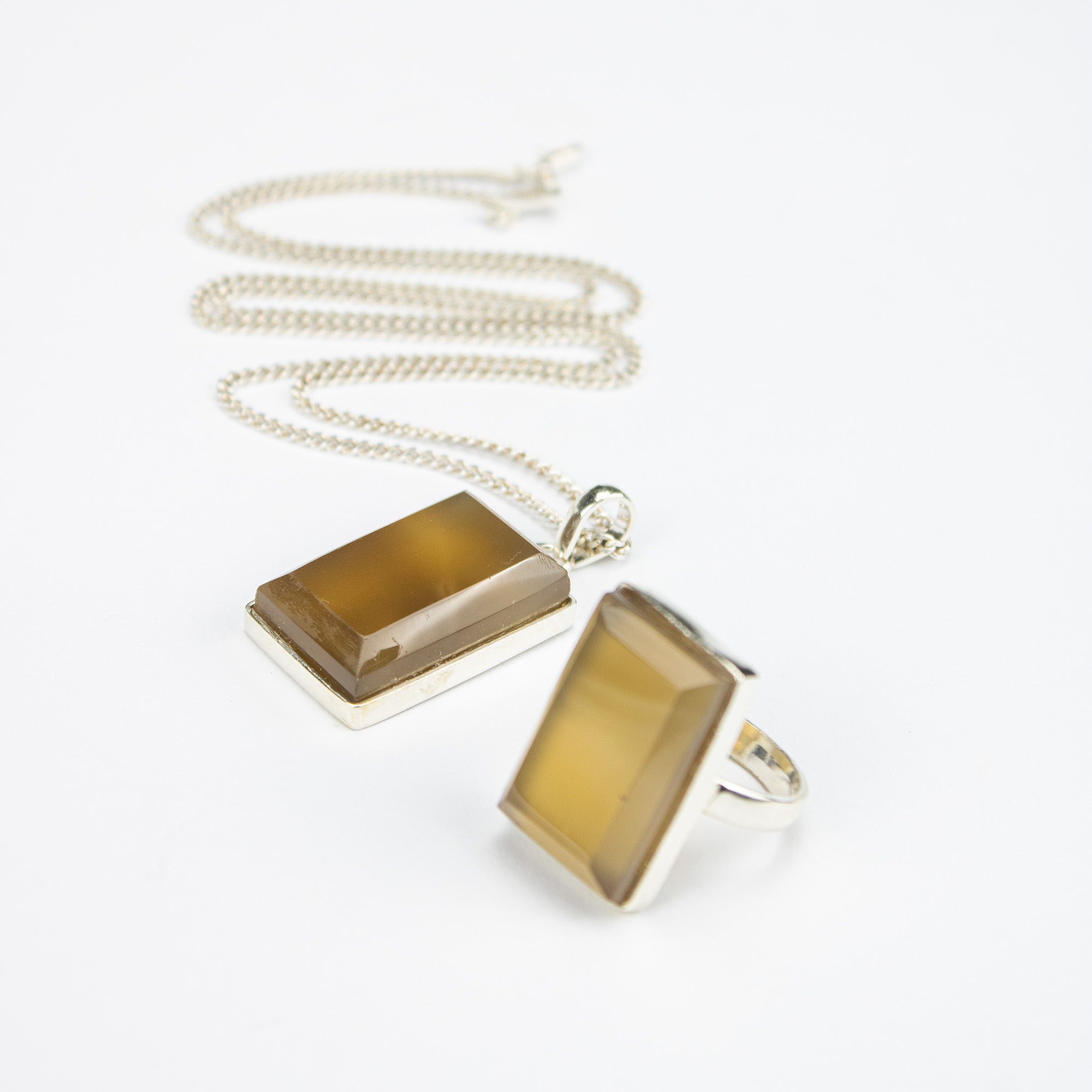 Afghan Golden Beige Agate Jewelry Set in 925 Silver – Rectangular Pendant & Ring Set – Size 18 mm