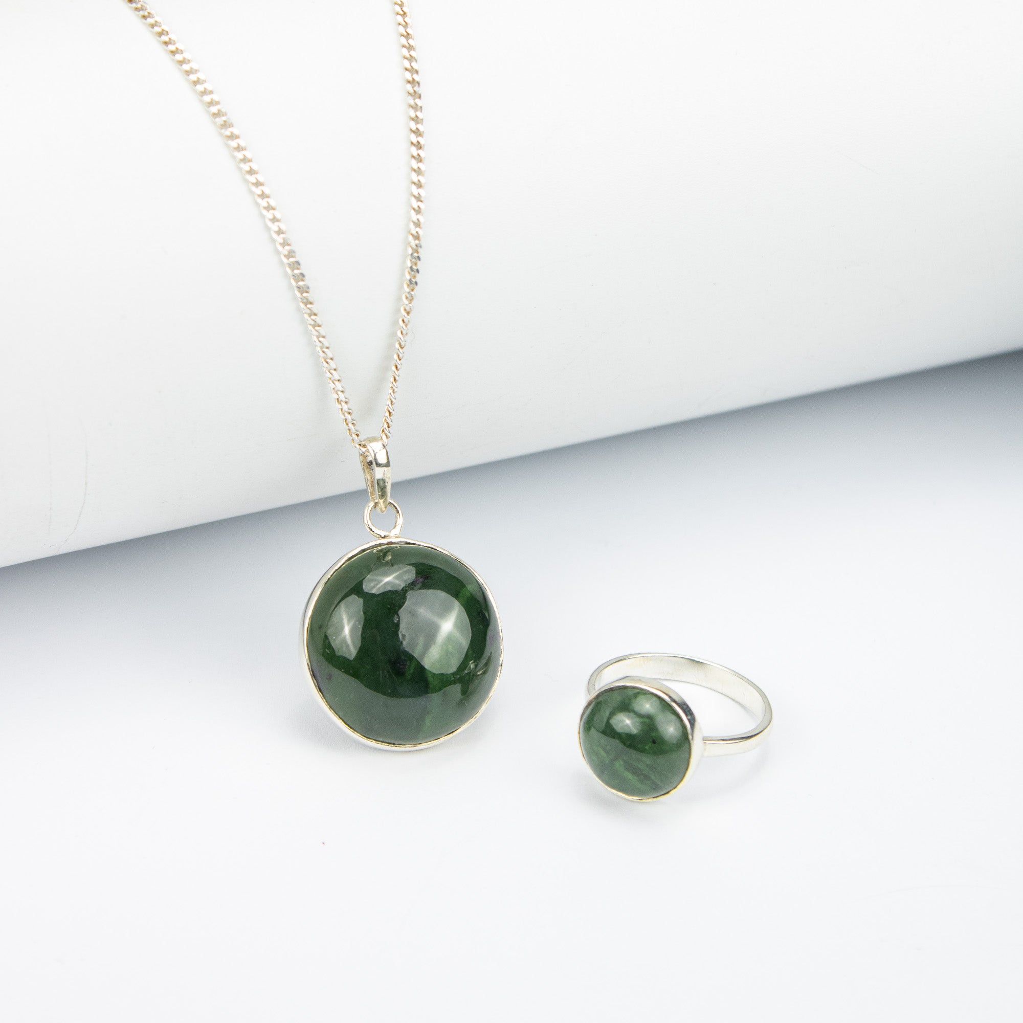 Green Nephrite Jewelry Set in 925 Silver – Round Pendant & Ring Set – Size 18 mm