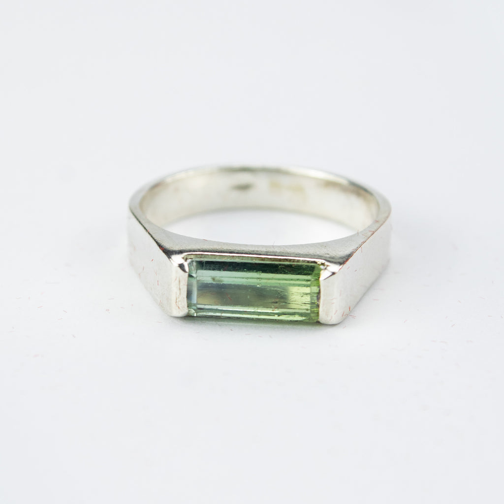 Afghan Green Tourmaline Bar Ring in 925 Silver – Emerald Cut Minimal Band – Bright Forest Green – Size 20 mm