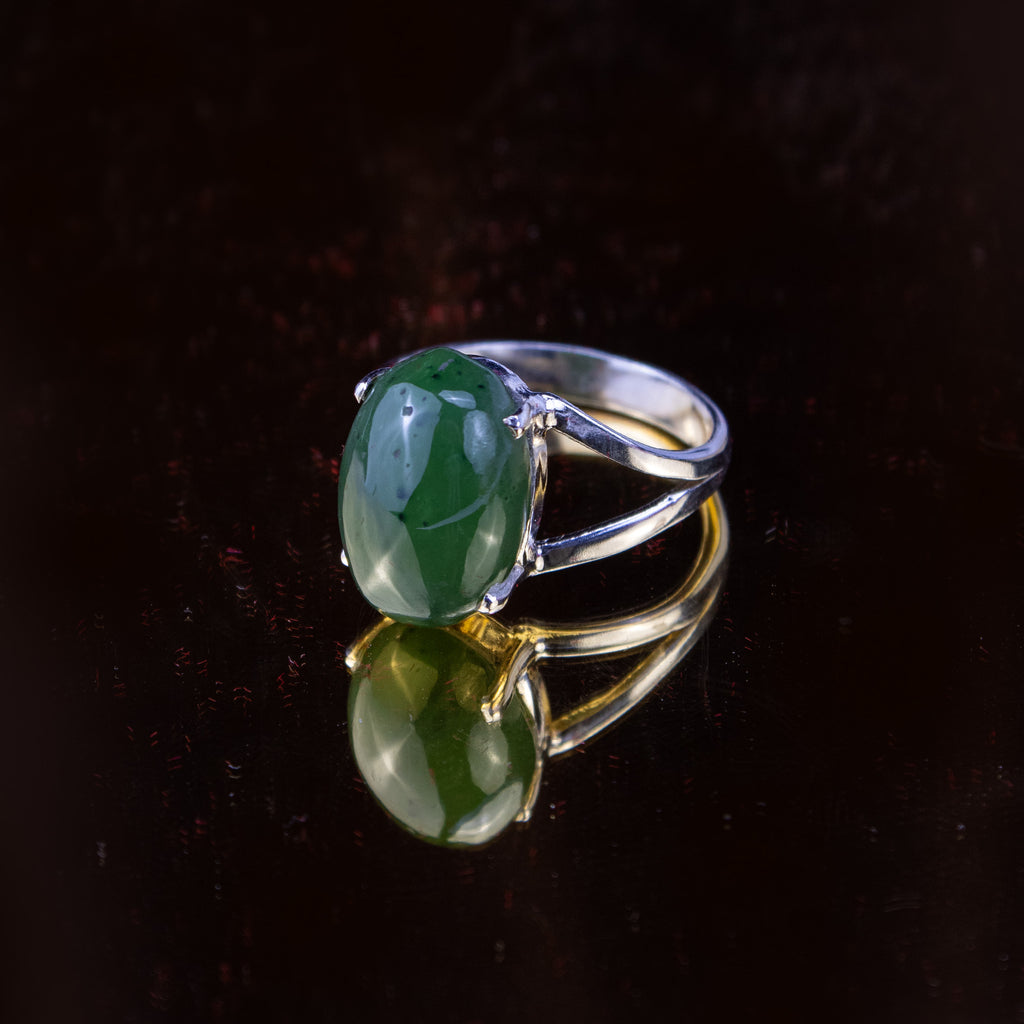 Bright Green Nephrite Ring in 925 Silver – Oval Cabochon Minimal Ring – Size 19 mm
