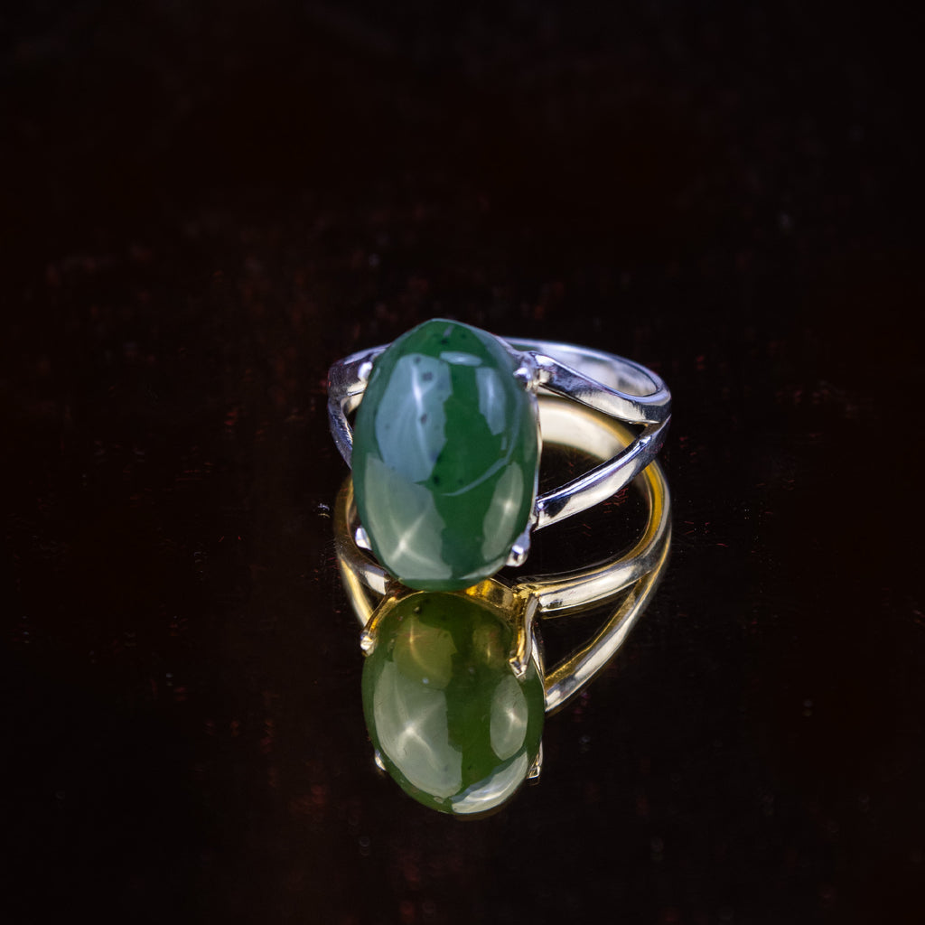 Bright Green Nephrite Ring in 925 Silver – Oval Cabochon Minimal Ring – Size 19 mm